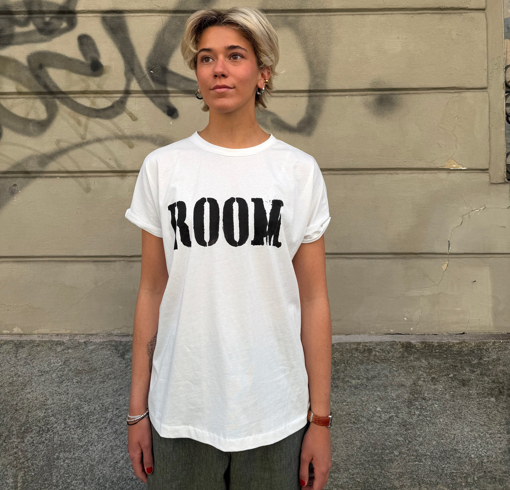 tshirt uni room