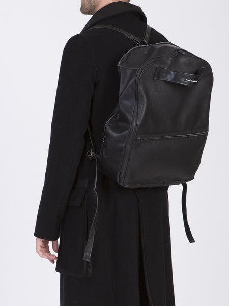 backpack photographer