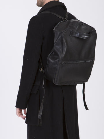 backpack photographer